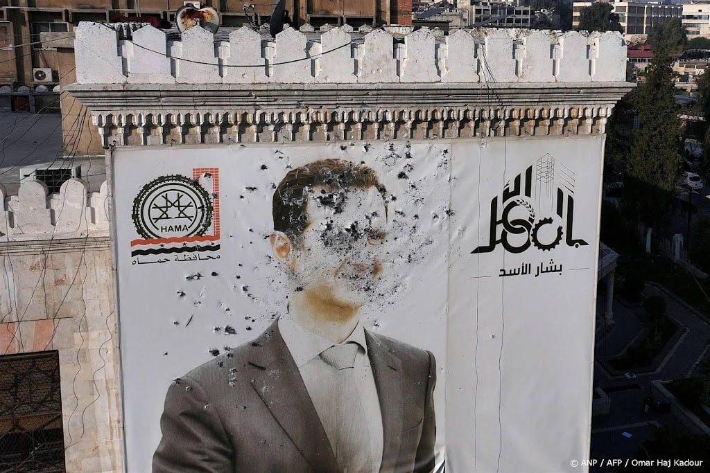 Rebellen zien Syrische troepen terugtrekken bij Damascus