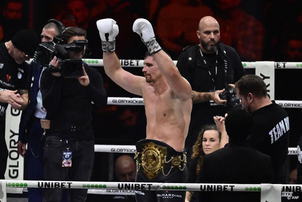 Kickbokser Verhoeven houdt ongeslagen status na winst op Rigters