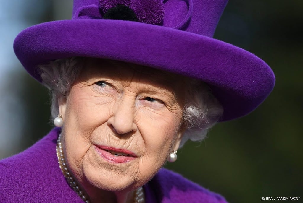 Koningin Elizabeth lijkt beslissing Harry voorbarig te vinden