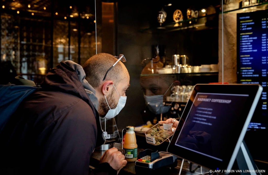 Amsterdamse gemeenteraad verdeeld over coffeeshop-plan