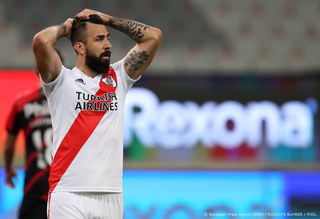 Advocaat zet nieuwe spits Pratto direct in de basis bij Feyenoord