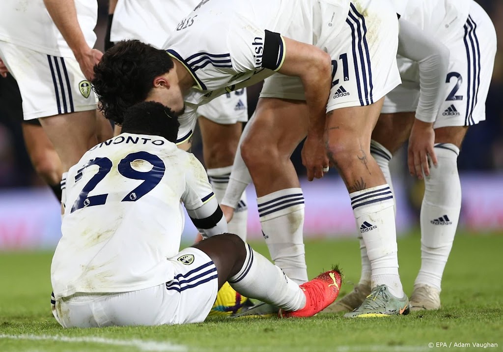 Leeds voorkomt in blessuretijd pijnlijke uitschakeling in FA Cup