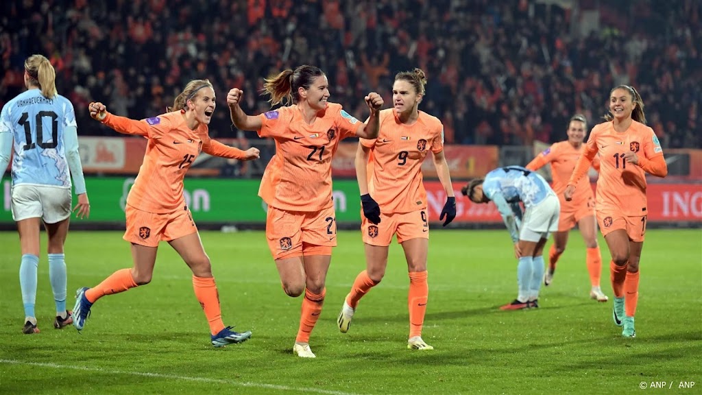 Voetbalsters spelen laatste duel Nations League in Heerenveen