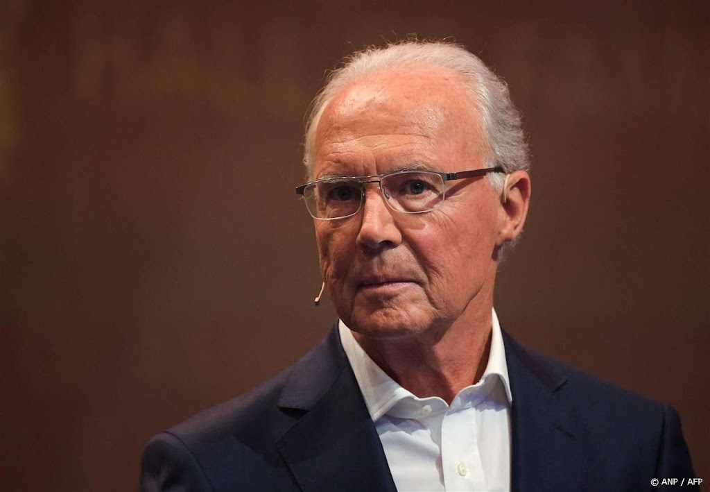 Ajax eert overleden Beckenbauer met foto met Cruijff
