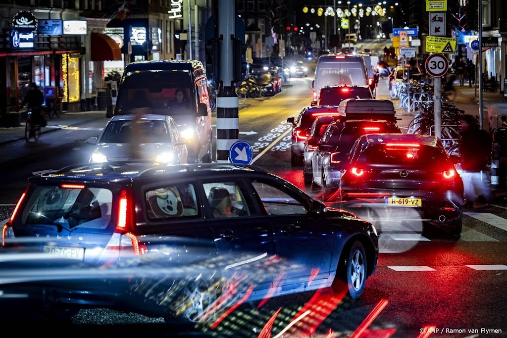Mensen zijn langer onderweg naar bestemming, vooral in Amsterdam