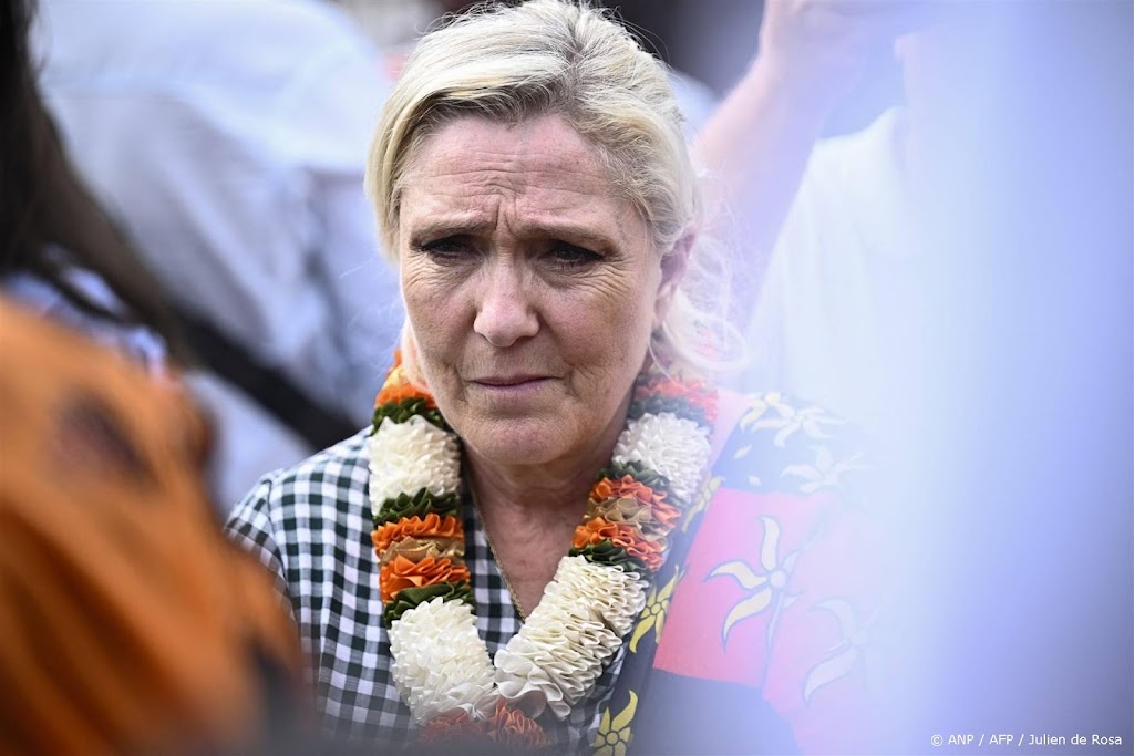 Le Pen zegt dat velen die haar vader liefhebben in rouw zijn 