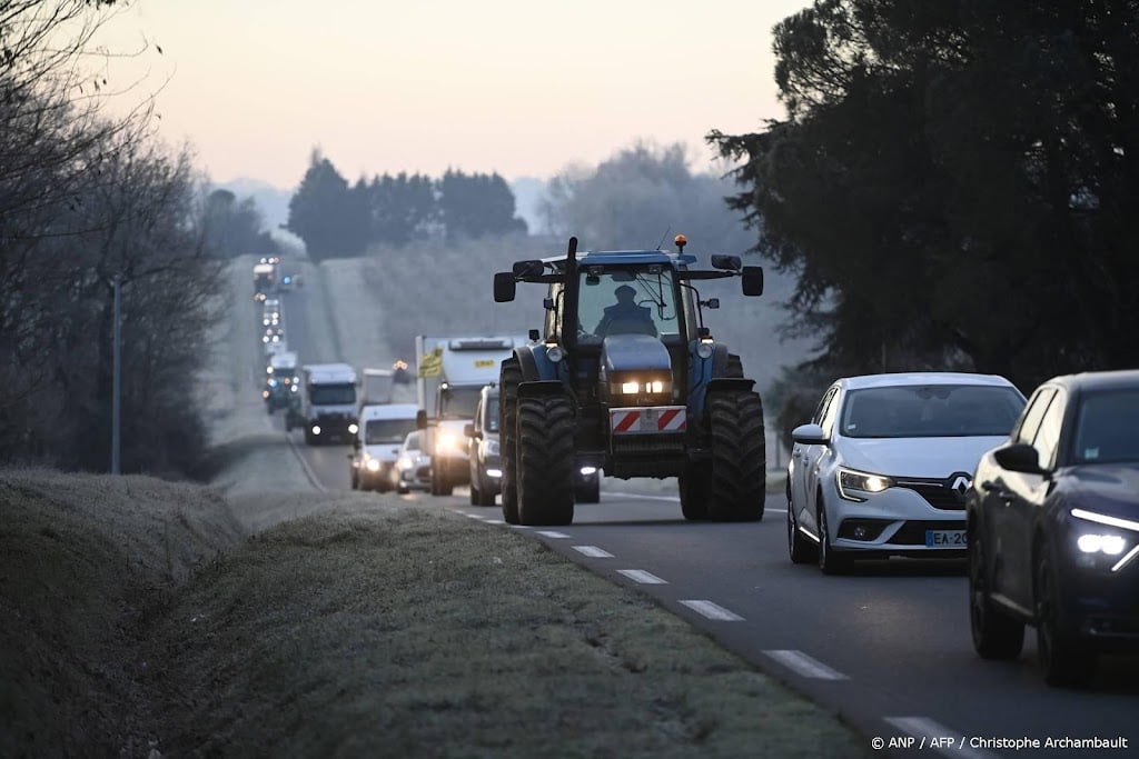 Groot aantal tractoren trekt Parijs binnen voor boerenprotest