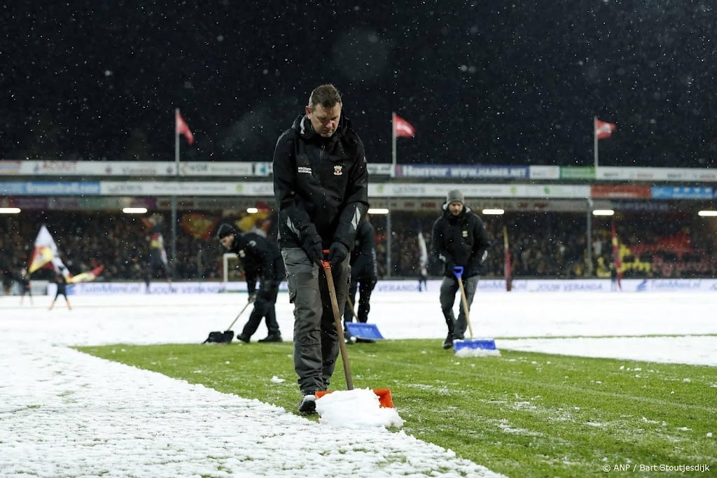 Eredivisieduels gaan voorlopig door, eerste divisie geschrapt 