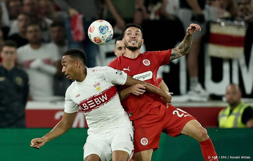 Heracles huurt Zweedse middenvelder Ahlstrand van St. Pauli