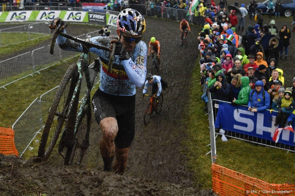 Van Aert boekt eerste zege sinds zware val in Tour