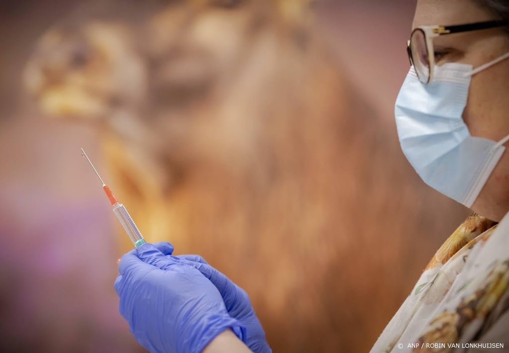 Lareb: 15 meldingen van overlijden na vaccinatie coronavaccins