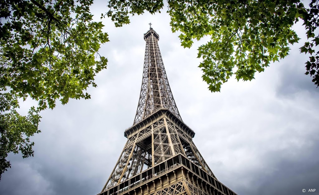 Eiffeltoren verschiet van kleur voor Olympische Spelen