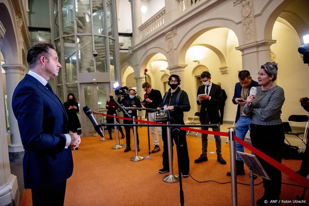 Kabinet laat avondklok gelijk op gaan met harde lockdown