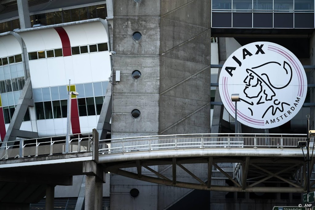 Tuchtcommissie kan Overmars levenslang schorsen