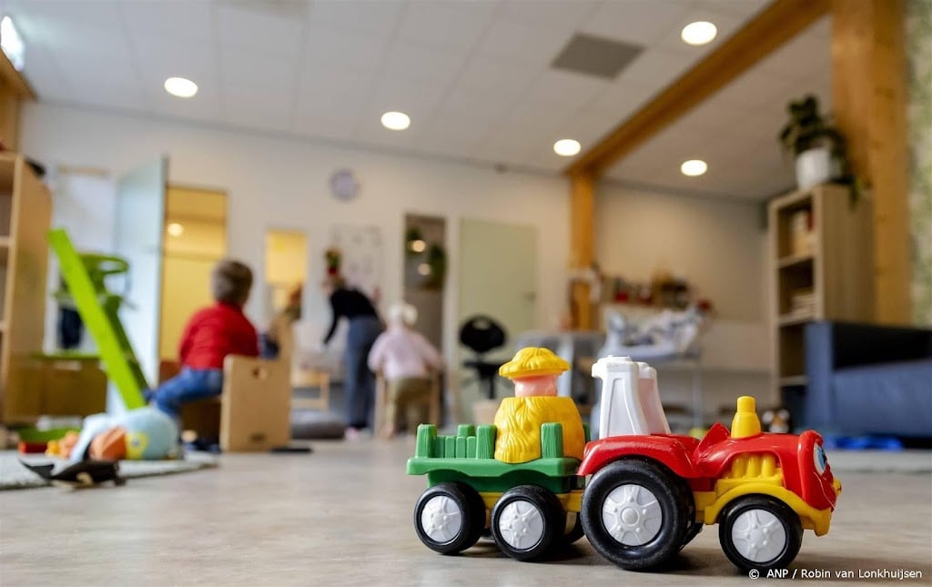 Werkdruk en verzuim kinderopvang hoog, personeel minder tevreden