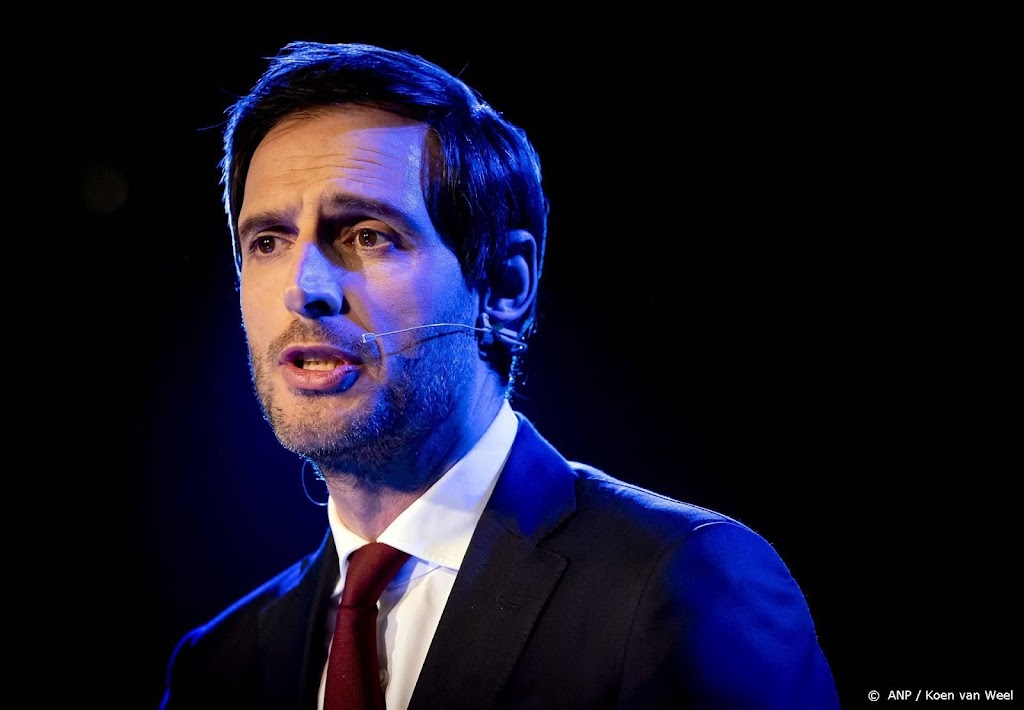Hoekstra: sturen reddingsteam en geld meest effectief na bevingen