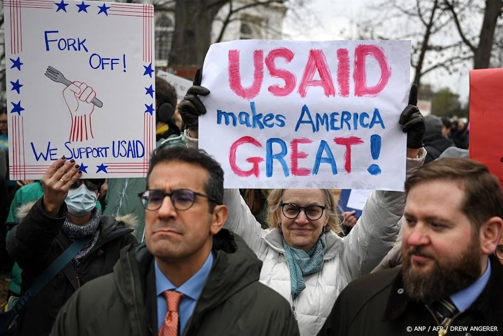 Rechter zet tijdelijk streep door betaald verlof personeel USAID