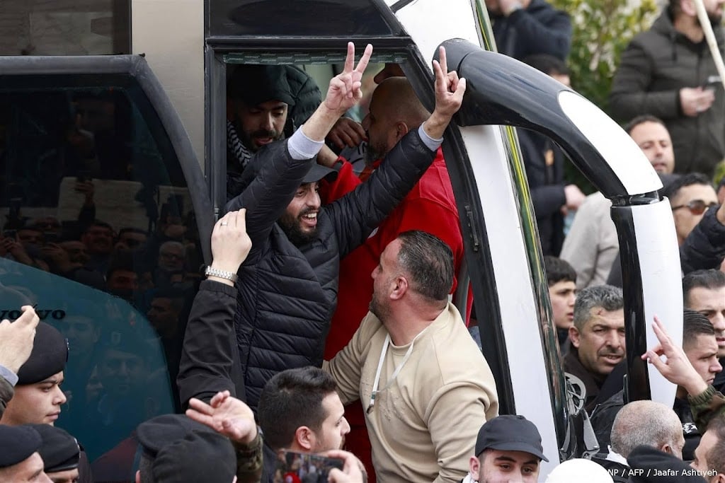 Bus met vrijgelaten Palestijnen aangekomen in Ramallah