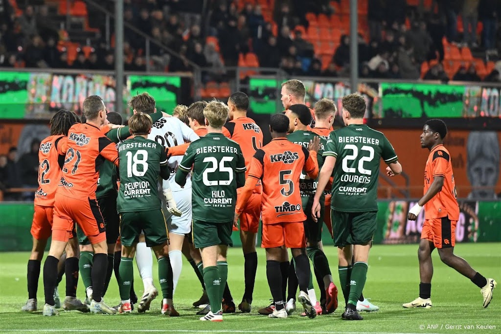 Eén aanhouding na ongeregeldheden bij FC Volendam - ADO Den Haag