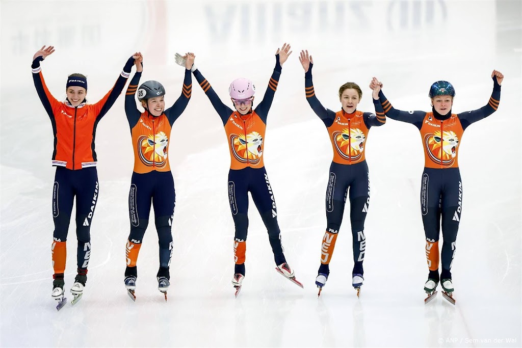 Shorttracksters winnen aflossing in Tilburg