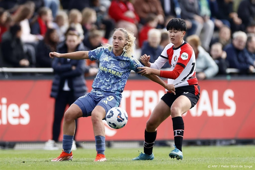 Voetbalsters Ajax winnen van Feyenoord in ArenA 