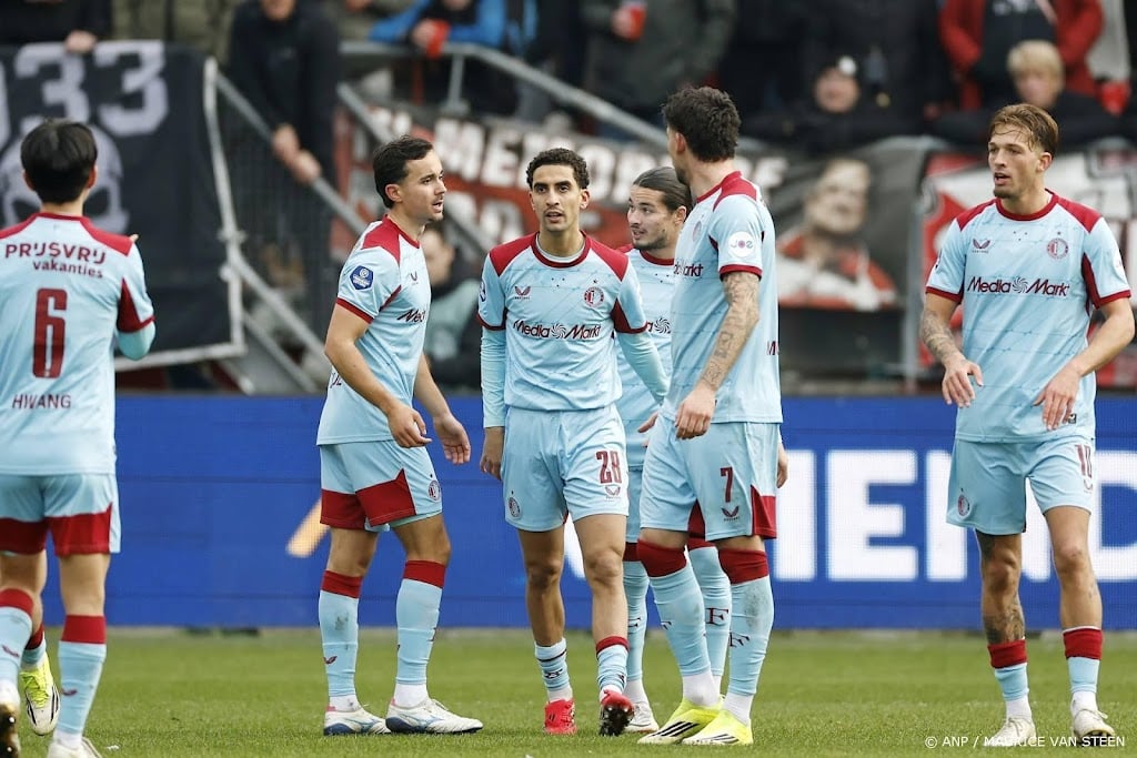 Feyenoord wint uitduel met FC Utrecht en staat weer tweede