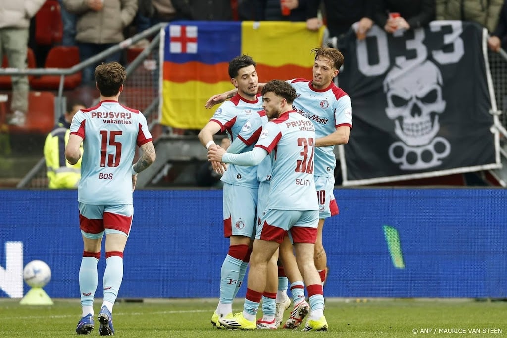 Feyenoord wint in Utrecht en voorkomt dat emoties fans oplaaien