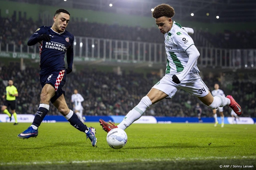 PSV wint in Groningen zestiende uitduel in Eredivisie op rij 