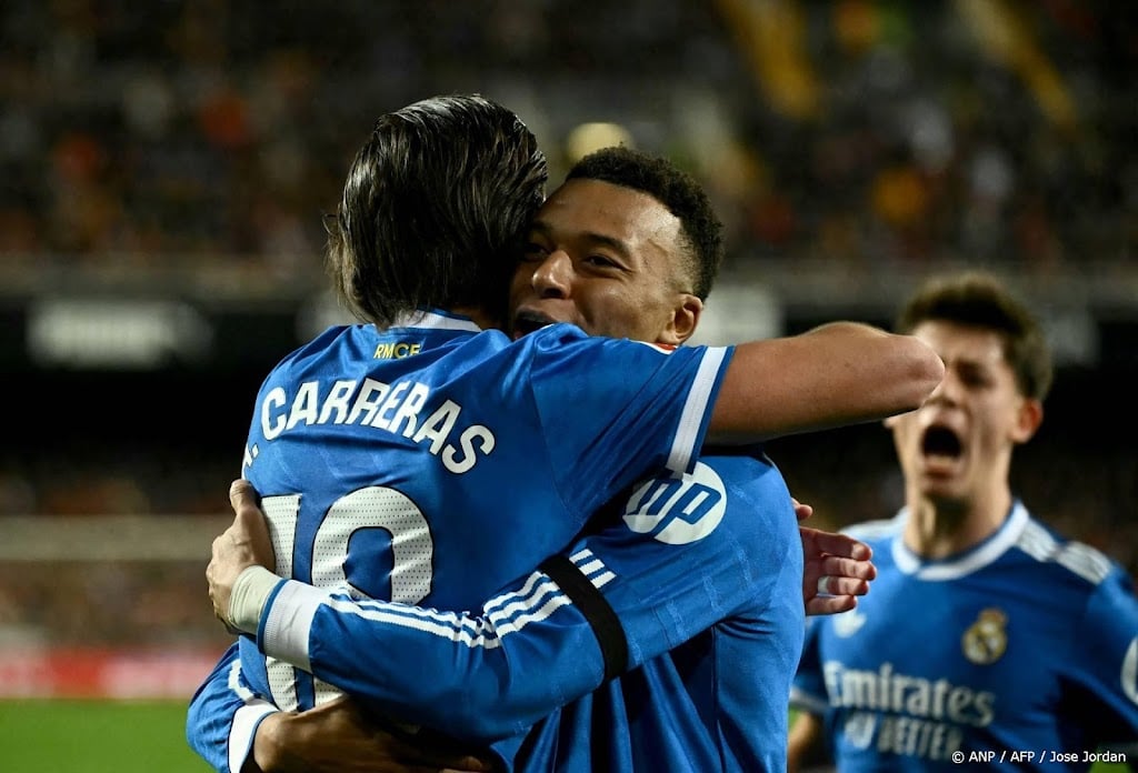 Real Madrid blijft in spoor van Barcelona met zege bij Valencia