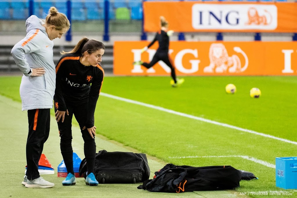 Voetbalsters raken ook Van de Donk kwijt