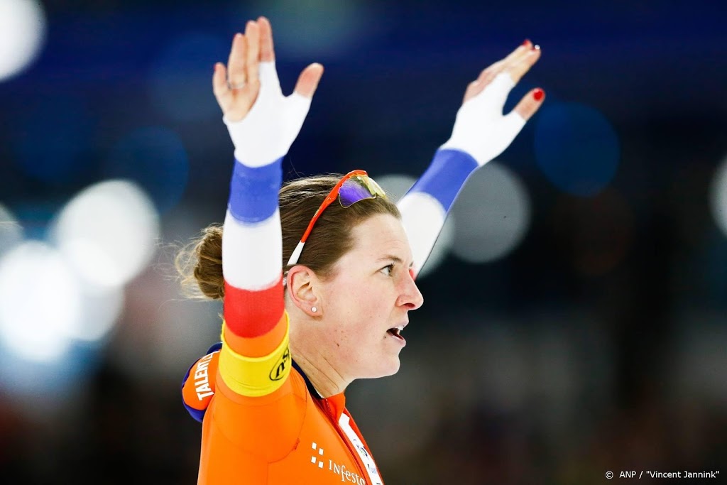 Wüst wint wereldbeker op schaatsmijl met baanrecord