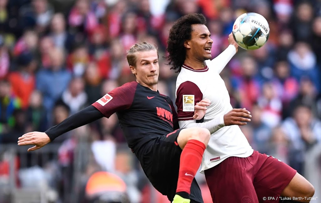 Bayern München viert 120e verjaardag met zege op Augsburg