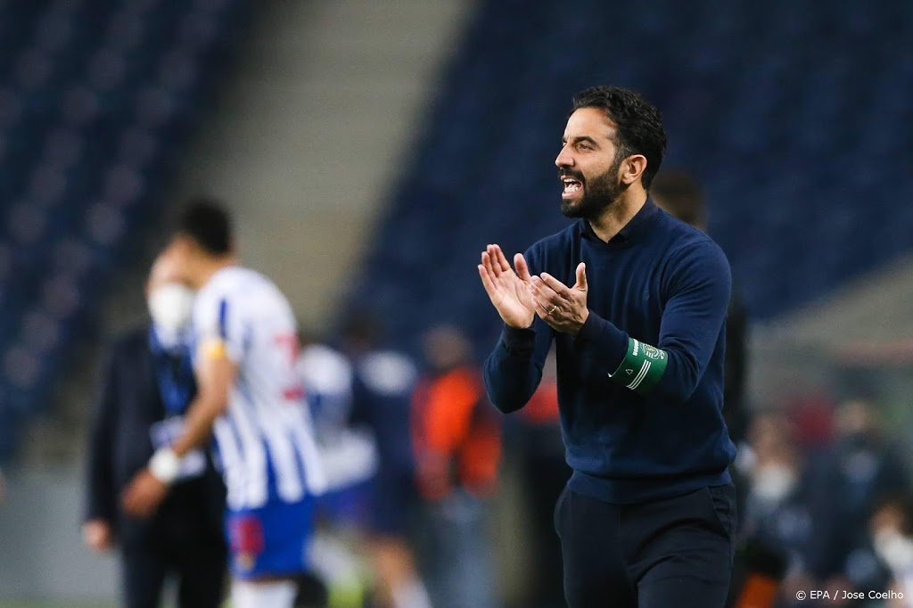 Rel in Portugees voetbal rond trainer van koploper Sporting