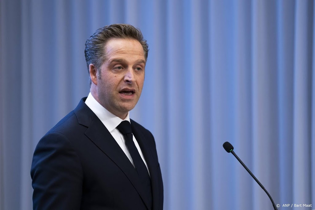 De Jonge: verpleeghuisbewoner mag twee bezoekers ontvangen