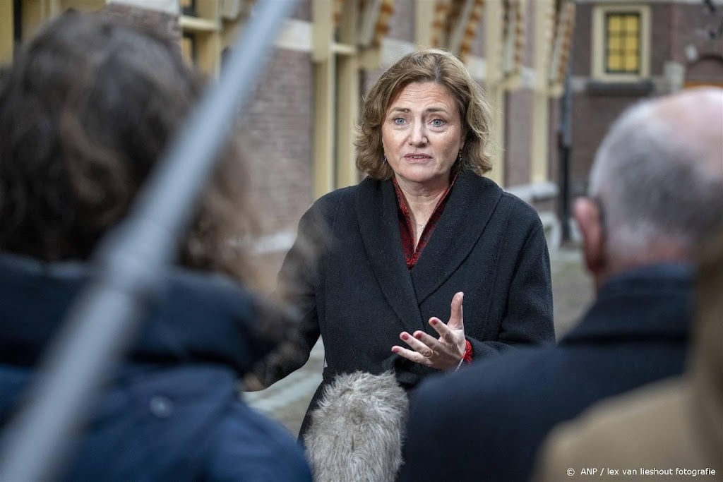 SZW roept vrouwen op: overweeg meer uren te werken