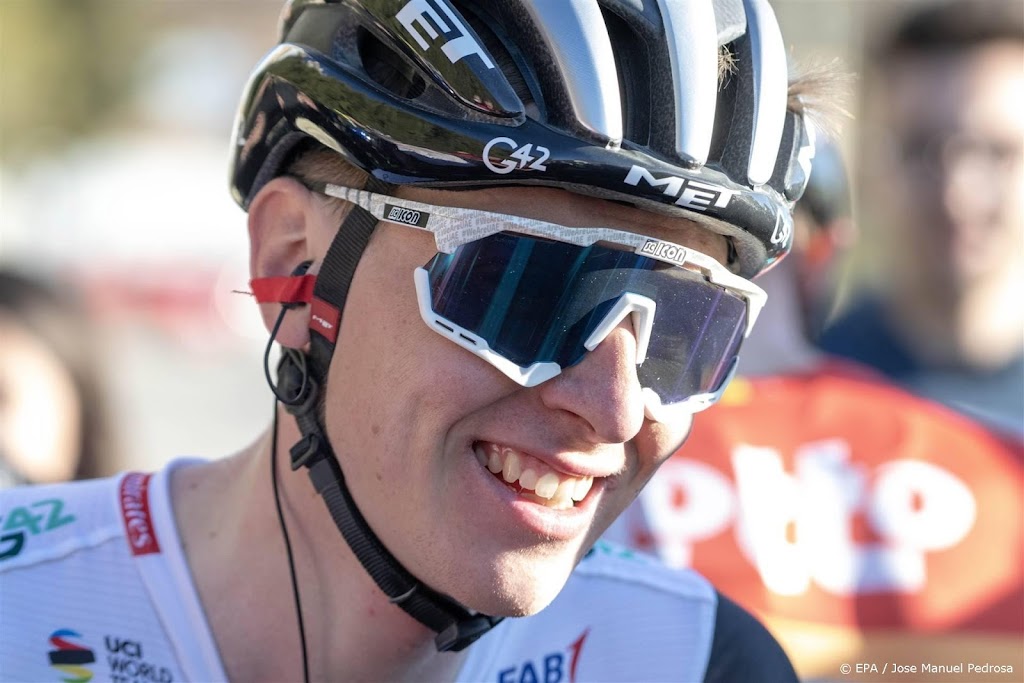 Pogacar wint bergetappe in Parijs-Nice en pakt leiderstrui