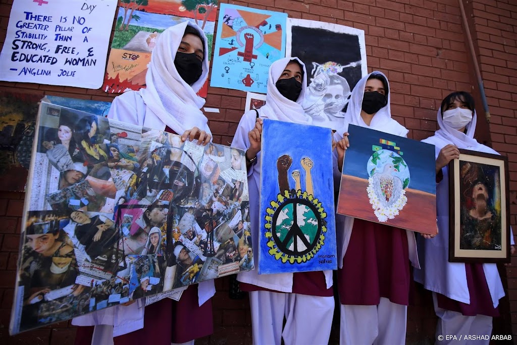 Duizenden Pakistanen lopen toch vrouwenmars na verbod