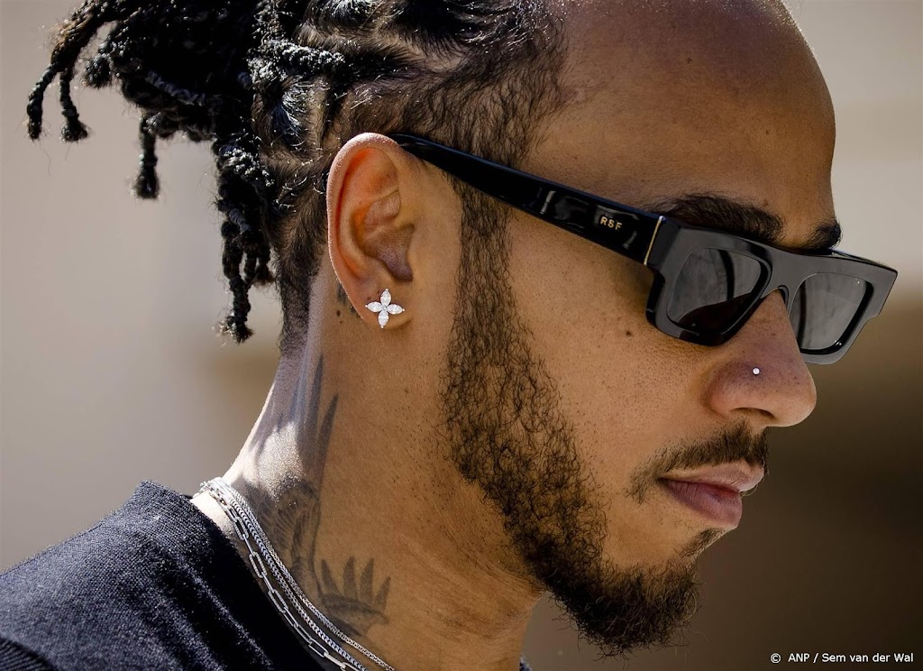 Lewis Hamilton zegt dat Mercedes niet naar hem luistert