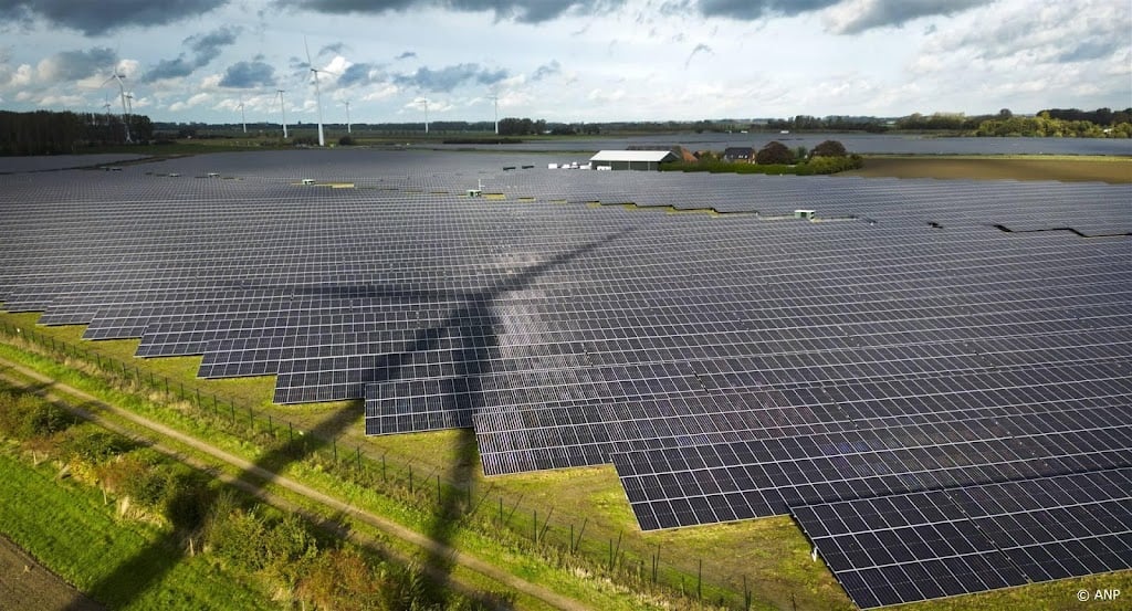 Stroomprijs even negatief door veel zonne-energie