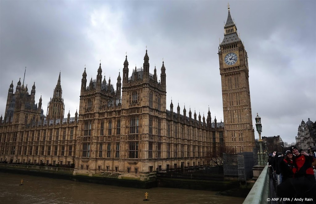 Betoger beklimt toren met Big Ben bij Brits parlement