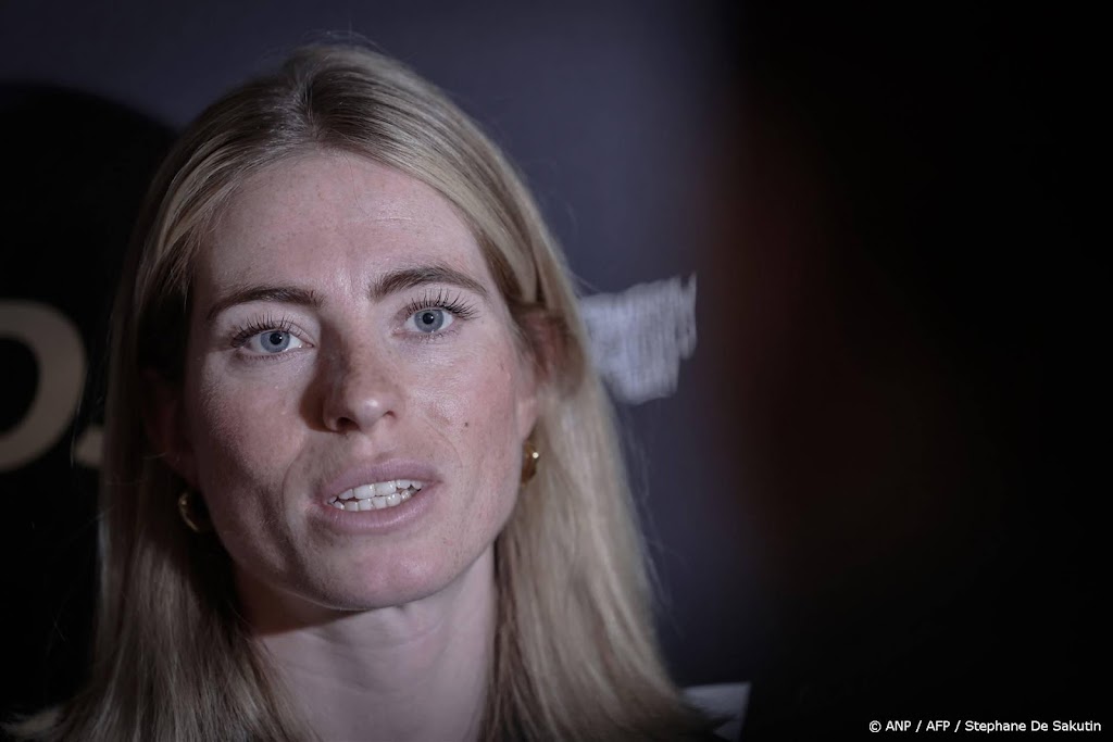 Vollering geniet van winst in eerste gevecht met Van der Breggen