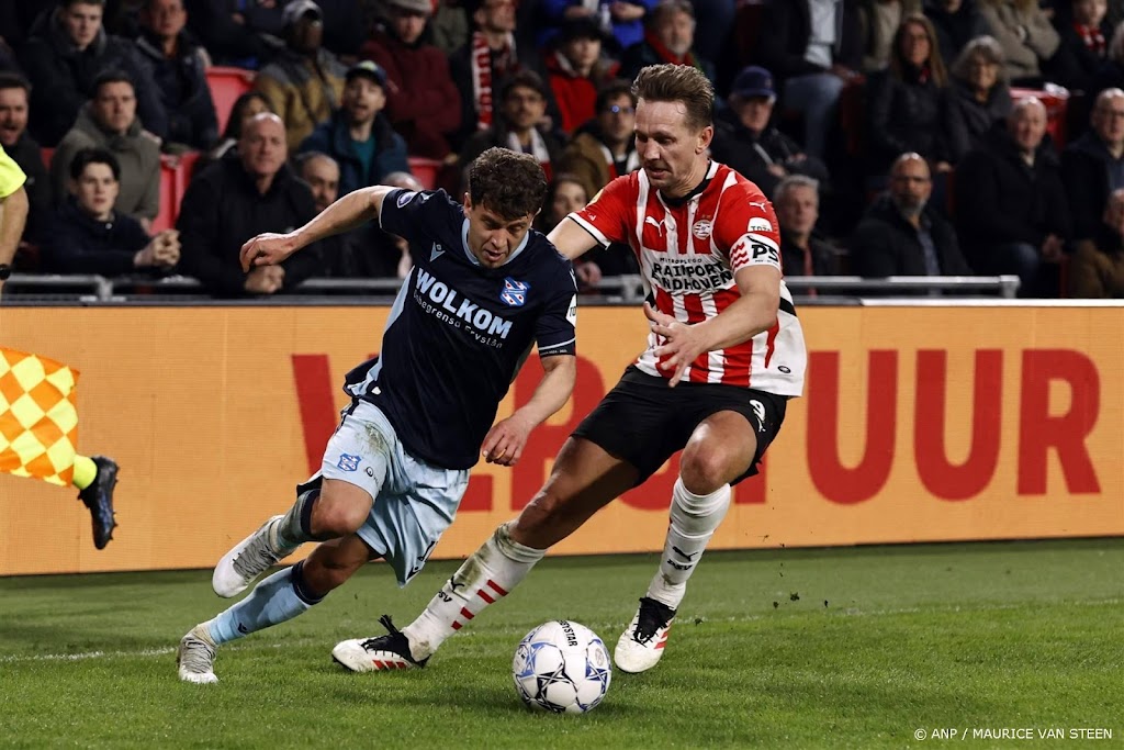 PSV beëindigt slechte reeks met thuiszege (2-1) op sc Heerenveen