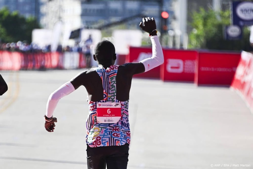 Oegandese atleet Kiplimo scherpt wereldrecord halve marathon aan