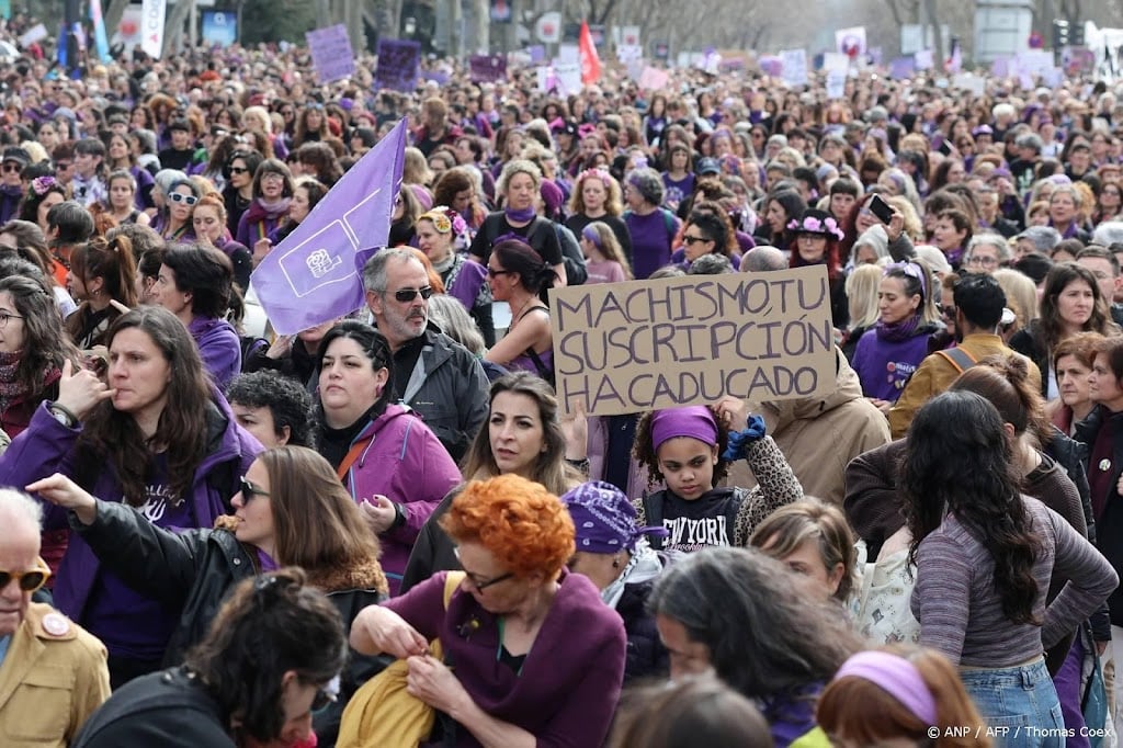 Grote demonstraties in Spanje om Vrouwendag en oorlog tegen Iran