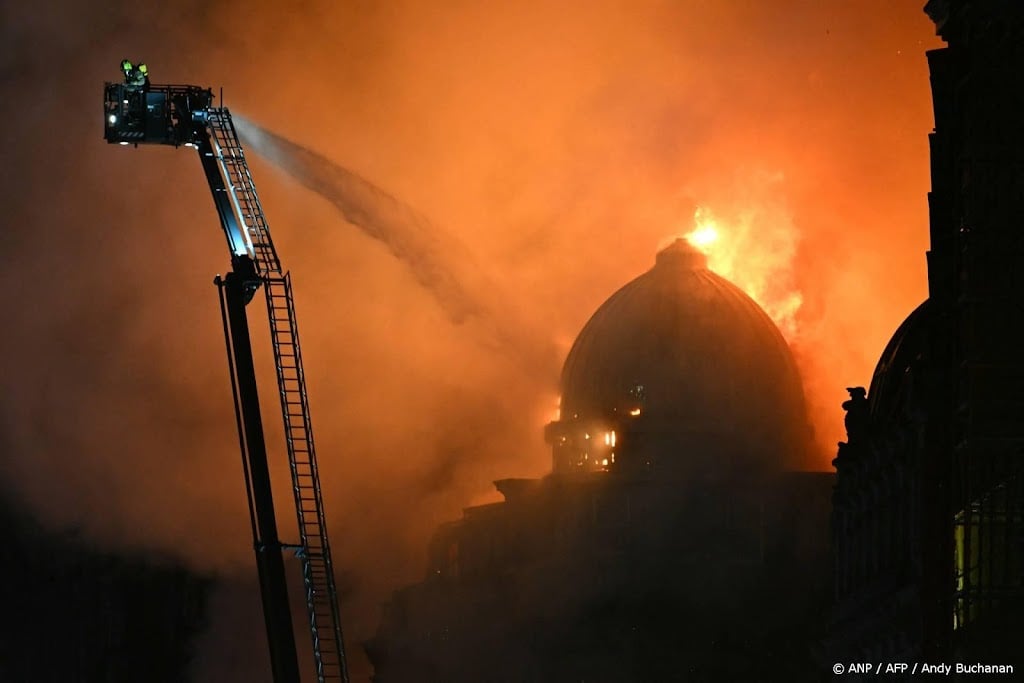 Treinstation Glasgow gesloten om grote brand, geen treinverkeer