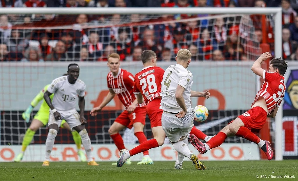 De Ligt schiet Bayern München naar zege bij Freiburg