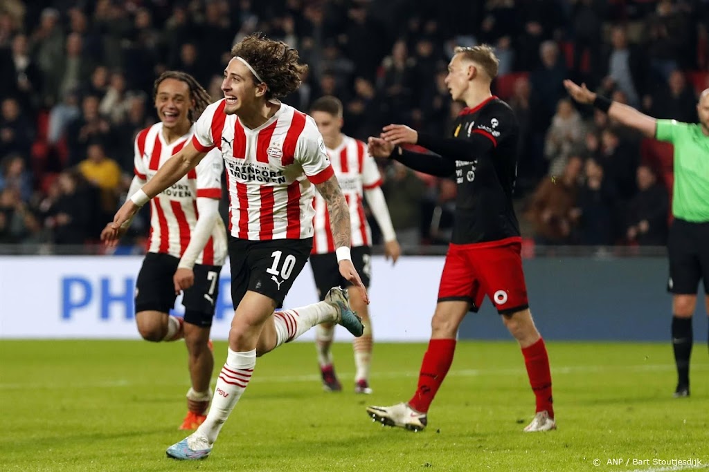 PSV klimt dankzij zege op Excelsior (4-0) naar tweede plek