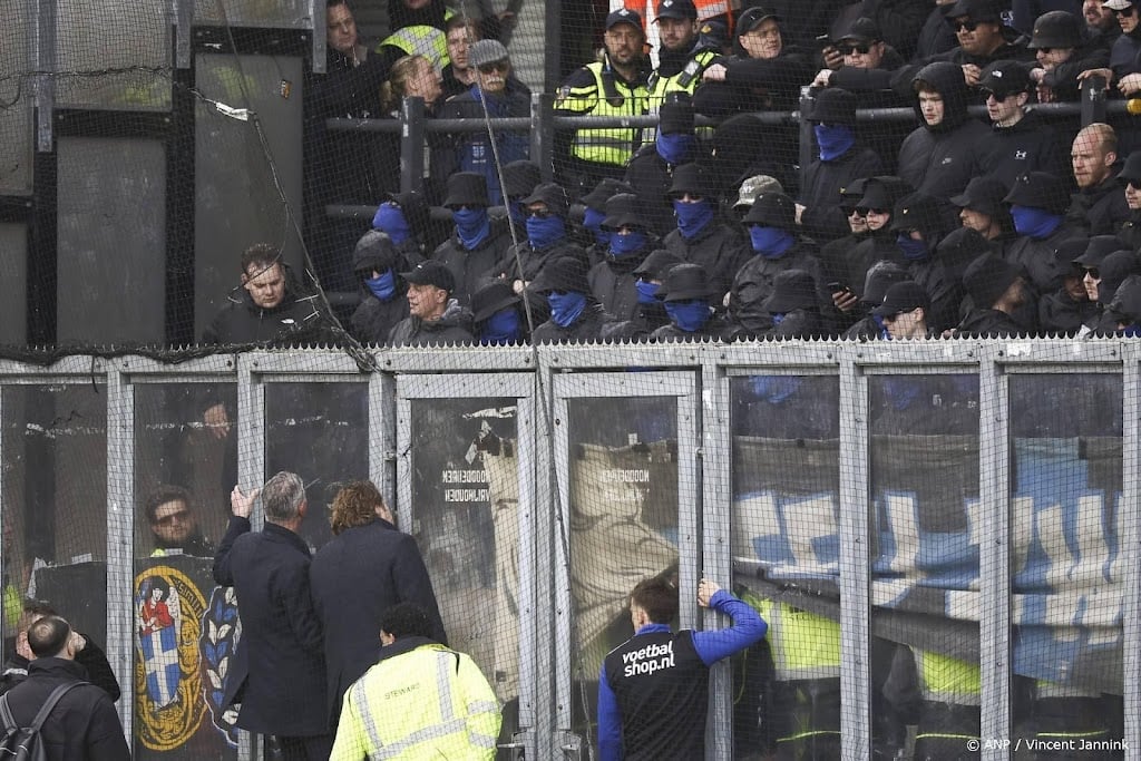 KNVB gaat PEC helpen met opsporen probleemsupporters IJsselderby