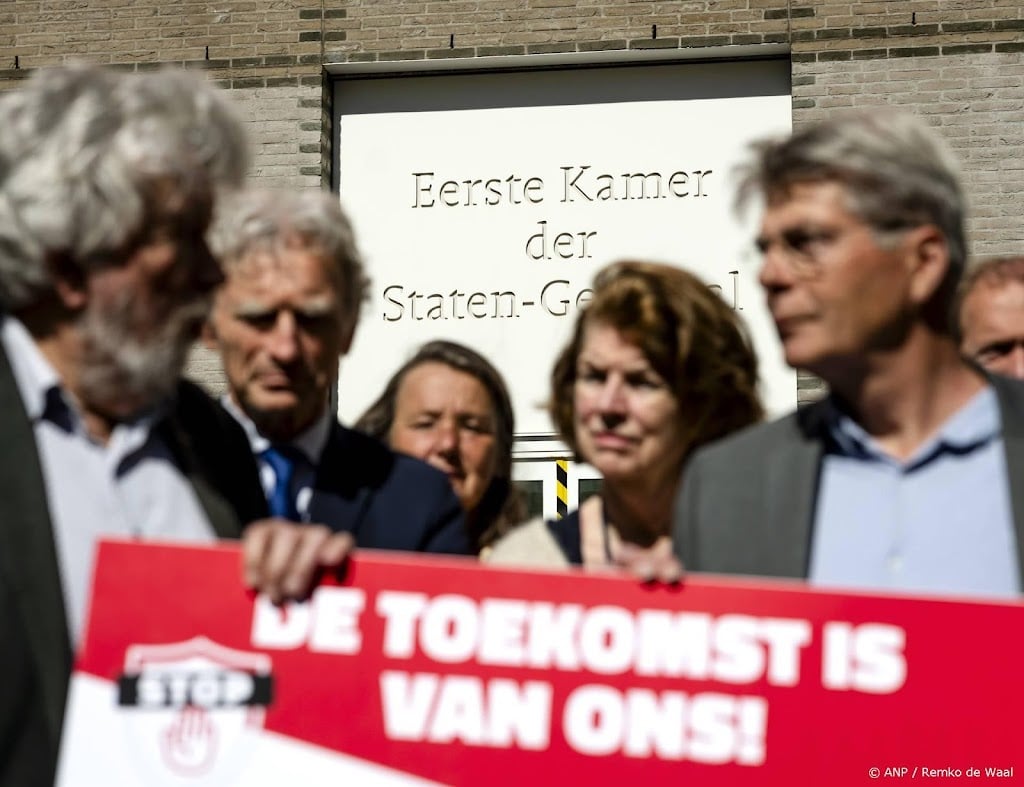 FNV prijst Eerste Kamer en weigert overleg met kabinet-Jetten
