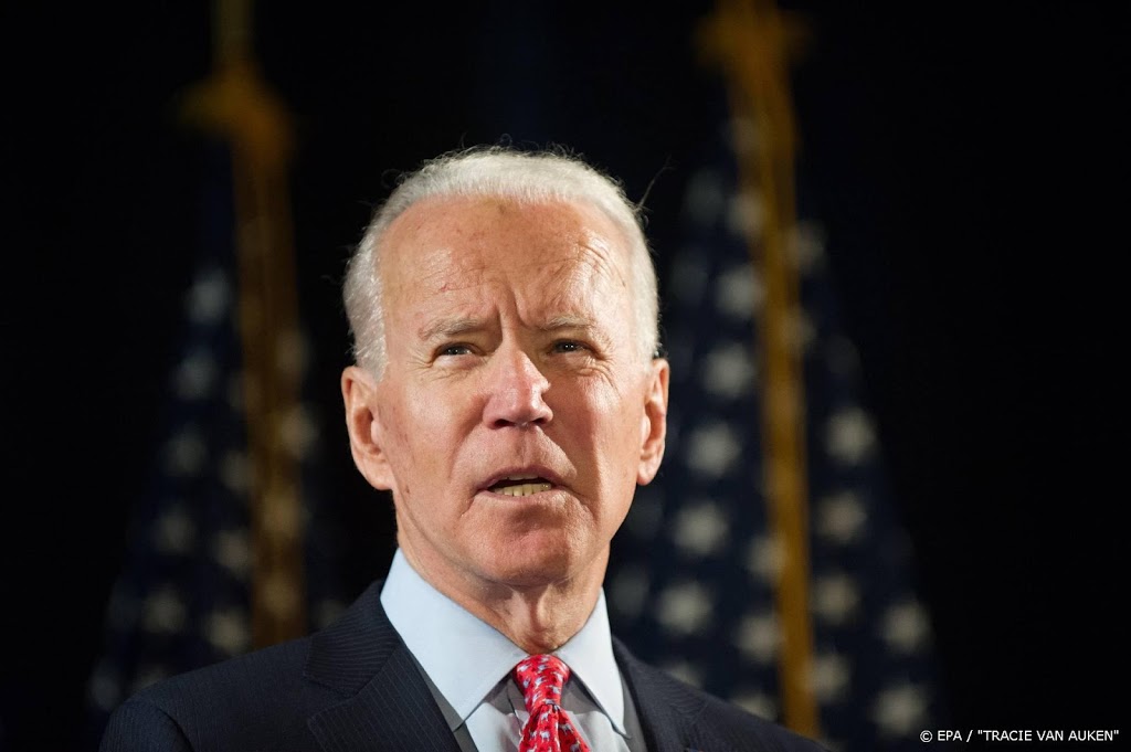 Beschuldiger roept Biden op gooi naar het Witte Huis te staken